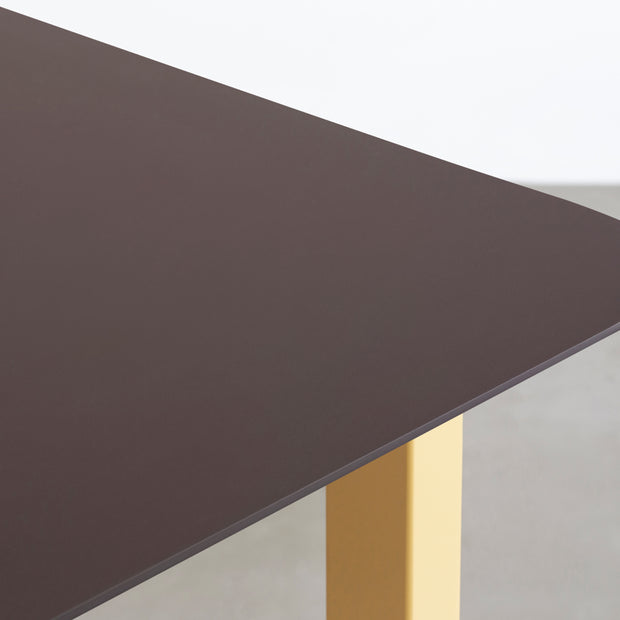 KanademonoのFENIXブラウン天板にMariGoldカラーのスクエア鉄脚を組み合わせたテーブル（天板）
