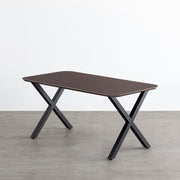 KanademonoのFENIX 天板ブラウンにマットブラックのXライン鉄脚を組み合わせた、優れた性能と美しさを併せもつ新しいテーブル