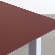 KanademonoのFENIXボルドー天板にCloudカラーのスクエア鉄脚を組み合わせたテーブル（天板）