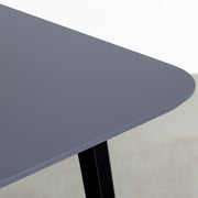 かなでもののナノテクノロジー素材を使用したFENIXダークグレー天板にブラックのスリムライン鉄脚を合わせたテーブル（天板）
