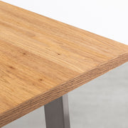 KANADEMONOのクルミ突板天板にベルラインのステンレス脚を組み合わせたテーブル（角）