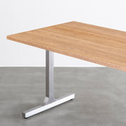 KANADEMONOのクルミ突板天板にIラインのステンレス脚を組み合わせたテーブル（天板と脚）