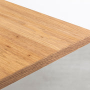 KANADEMONOのクルミ突板天板にIラインのステンレス脚を組み合わせたテーブル（角）