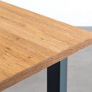 KANADEMONOのくるみ天板とローズマリーのスクエアスチール脚を組み合わせたテーブル（角）