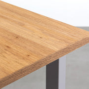KANADEMONOのくるみ天板とストーンのスクエアスチール脚を組み合わせたテーブル（角）