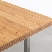 KANADEMONOのクルミ突板天板にTラインのステンレス脚を組み合わせたテーブル（角）