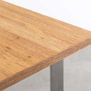 KANADEMONOのクルミ突板天板にWラインのステンレス脚を組み合わせたテーブル（角）