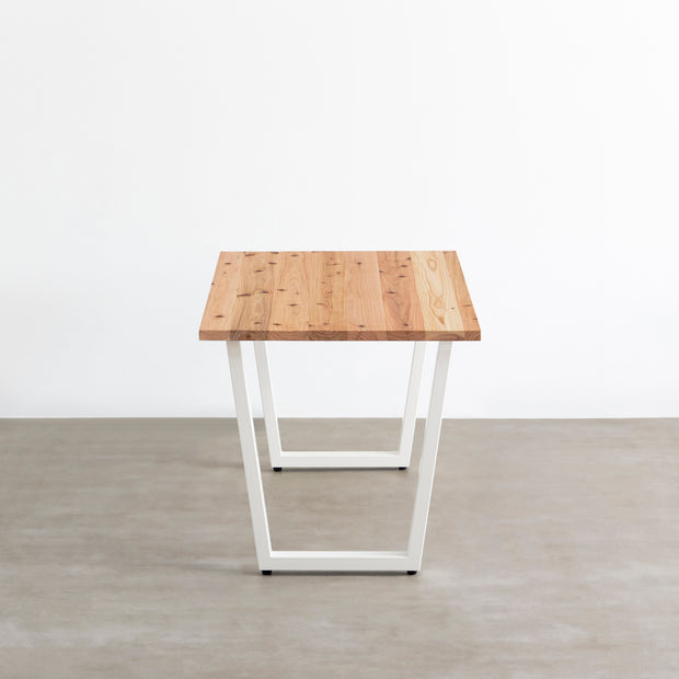 かなでものの杉無垢材とホワイトのトラペゾイド鉄脚を組み合わせたシンプルモダンなテーブル2