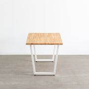 かなでもののラバーウッドとホワイトのトラペゾイド鉄脚を組み合わせたシンプルデザインのテーブル2