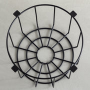 KANADEMONOのテーブルに収まるブラックのシンプルなワイヤーバスケットとトレーのセット（ワイヤーバスケット・真上）