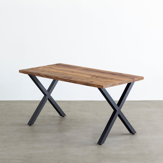 かなでものの杉無垢ヴィンテージスタイルの天板とブラックXライン鉄脚をあわせた存在感のあるテーブル