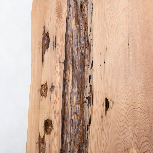 厳選一枚板 / 屋久杉 #0046 1950 × 622 ~ 855 mm – KANADEMONO