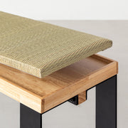Kanademonoのラバーウッドナチュラル天板に畳をはめ込みマットブラック鉄脚と合わせたシンプルモダンなベンチ（天板と畳）