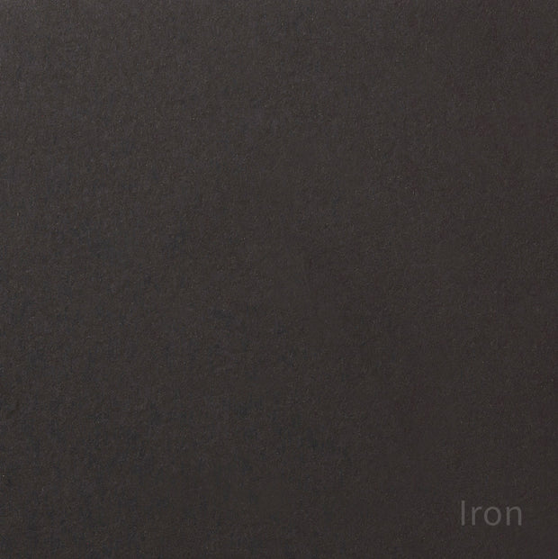 Kanademonoのリノリウム素材の棚板にステンレスフレームを組み合わせた２段ストレージシェルフ /Iron（色見本）