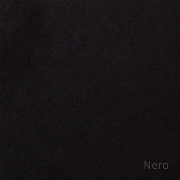 Kanademonoのリノリウム素材の棚板にステンレスフレームを組み合わせた４段ストレージシェルフ /Nero（色見本）