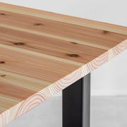 かなでものの杉無垢材とマットブラックのスクエア鉄脚を使用したシンプルモダンなデザインのテーブル4