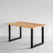 KANADEMONOの飛騨産唐松とマットブラックのスクエア鉄脚を組み合わせたシンプルモダンなテーブル