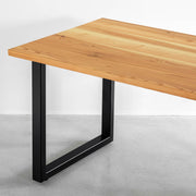 KANADEMONOの飛騨産唐松とマットブラックのスクエア鉄脚を組み合わせたシンプルモダンなテーブル3