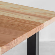 かなでものの長良杉とマットブラックの鉄脚を組み合わせたシンプルモダンなテーブル
