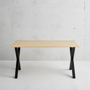 かなでもののヒノキの無垢材とマットブラックのX型の鉄脚を組み合わせたシンプルモダンなテーブル1