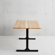 かなでものの長良杉とマットブラックのI型の鉄脚を組み合わせたシンプルモダンなテーブル2