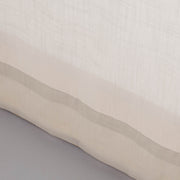 かなでものの綿と麻(95:5)を組み合わせたベージュの天然素材100%の優しい風合いと手触りの薄地フラットカーテンの下部