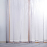 かなでもののポリエステルを100%使用したグレーの光沢感が特徴のレースカーテン