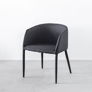 Gemoneのウレタンフォームを使用した座面と気品のあるシンプルなデザインが美しい張りぐるみ仕様のエレガントなアームチェア