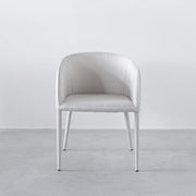 Gemoneのウレタンフォームを使用した座面と気品のあるシンプルなデザインが美しい張りぐるみ仕様のエレガントなアームチェア(パールホワイト・正面)