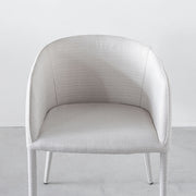 Gemoneのウレタンフォームを使用した座面と気品のあるシンプルなデザインが美しい張りぐるみ仕様のエレガントなアームチェア(パールホワイト)・クローズアップ