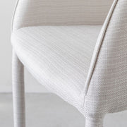 Gemoneのウレタンフォームを使用した座面と気品のあるシンプルなデザインが美しい張りぐるみ仕様のエレガントなアームチェア(パールホワイト・座面)2