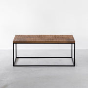かなでもののヴィンテージ家具のような趣のある無垢のマンゴーウッドと品のある雰囲気のアイアン脚を組み合わせたシンプルなセンターテーブル