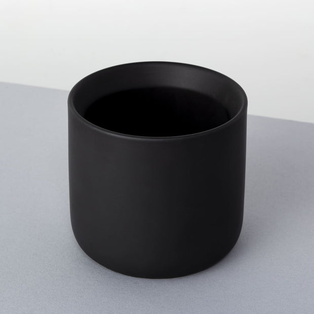 かなでもののセラミックを使用したシンプルでシックな雰囲気のブラックの鉢1