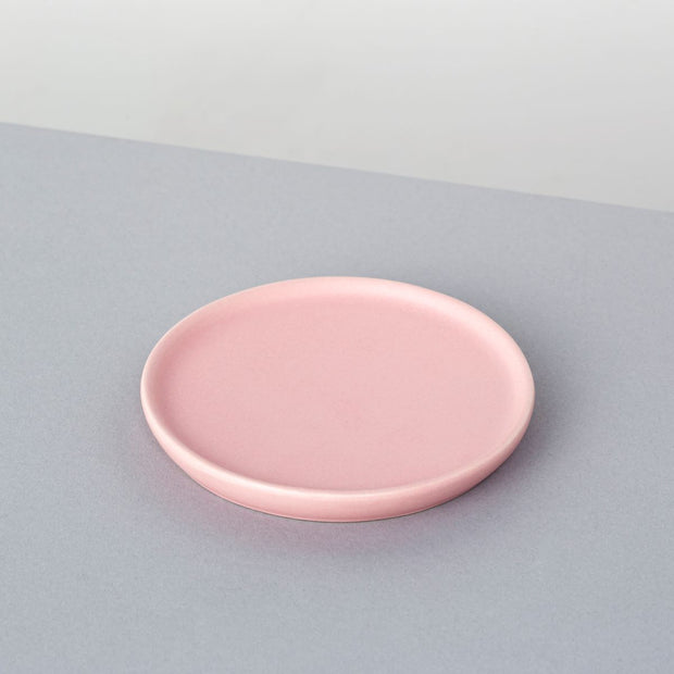 かなでもののセラミックを使用したシンプルポップな可愛いピンクの鉢皿
