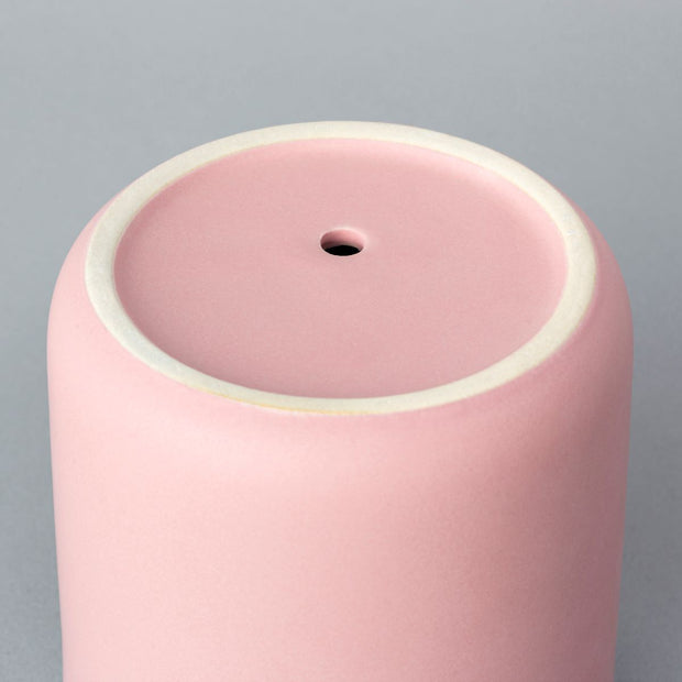 かなでもののセラミックを使用したシンプルポップな可愛いピンクの鉢の底