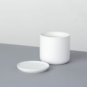 かなでもののセラミックを使用したシンプルな温かみのあるホワイトの鉢と鉢皿