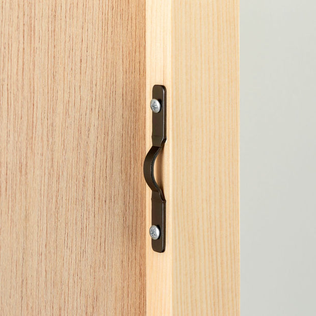 かなでもののミラーに天然木のツガ材を使用したシンプルなウォールミラーの裏面金具