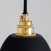 スチールと真鍮や銅を組み合わせた可愛らしいベルをデザインしたブラックのペンダントライト（ソケット部分）