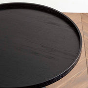 ブラックオークの天板とベースの曲線が美しいシンプルなコーヒーテーブル（上からのアングル・クローズアップ）