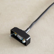 ブラックのアイアンワイヤーで作成された筒状のシェードがインダストリアルな雰囲気のペンダントライト（シーリング部分）