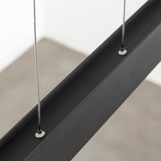 シンプルなブラックのストレートデザインが洗練された印象のLEDハンギングライトLサイズ（吊り具）