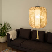 中国のランタンのような幻想的な光を取り入れられるペンダントランプLの使用例（点灯時）