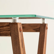Favricaのガラス天板（幅140cm）とブラウンのHライン木製脚を組み合わせたテーブル（天板取り付け用部品２）