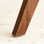 Favricaのブラウンのピンタイプの木製脚（アジャスター部分）