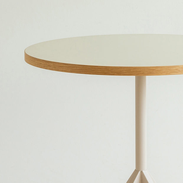 THE CAFE TABLE / パステル リノリウム　Tetrapod - Sand Beige × ラウンド φ60 - 70