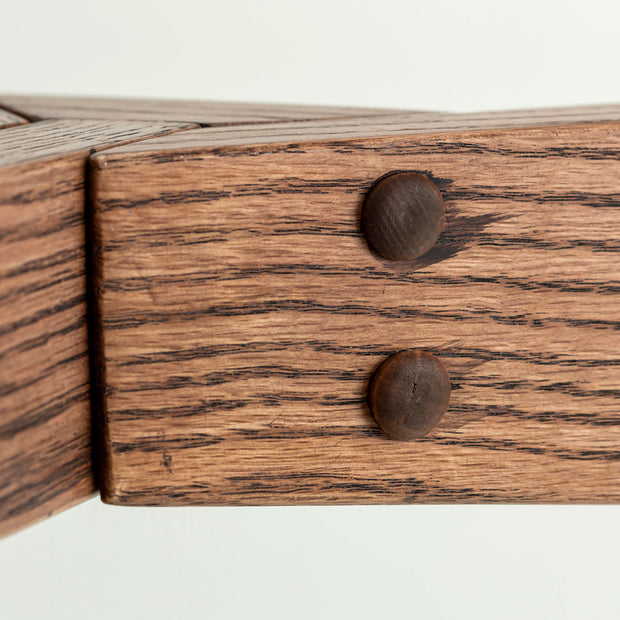 Favricaのピンタイプ・ブラウンの木製脚（接合箇所クローズ）