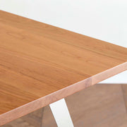 Gemoneのブラックチェリー天板とフラットピン型ステンレス脚を組み合わせたシンプルなテーブルの側面