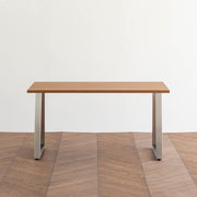 Gemoneのブラックチェリー天板とBell型ステンレス脚を組み合わせたシンプルなテーブル1