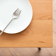 Gemoneのブラックチェリーのテーブルでの食事シーンをイメージ3