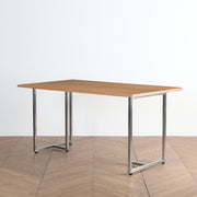 Gemoneのブラックチェリー天板とT型ステンレス脚を組み合わせたシンプルなテーブル